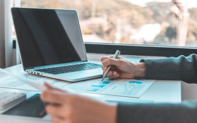 Paris : Pourquoi le Véritable Pouvoir des Grandes Entreprises Se Cache Dans les Cafés